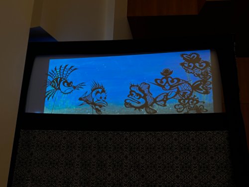 Spanish shadow puppet show about fish under the sea