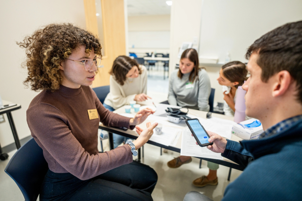 GVSU clinical dietetics students working in a simulation lab.