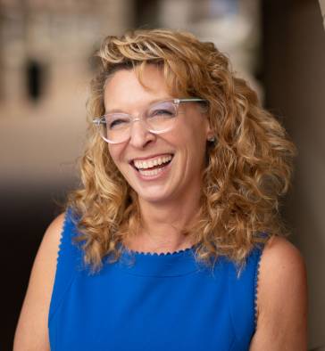 Portrait of Cathy Meyer-Looze