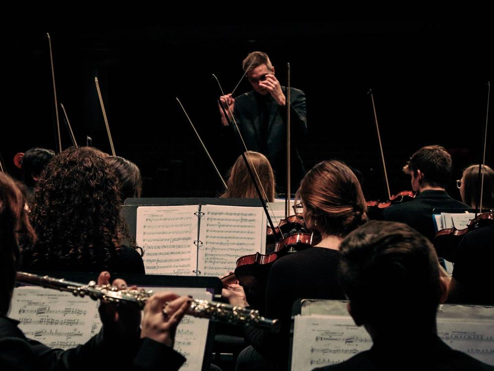joel schut conducting orchestra