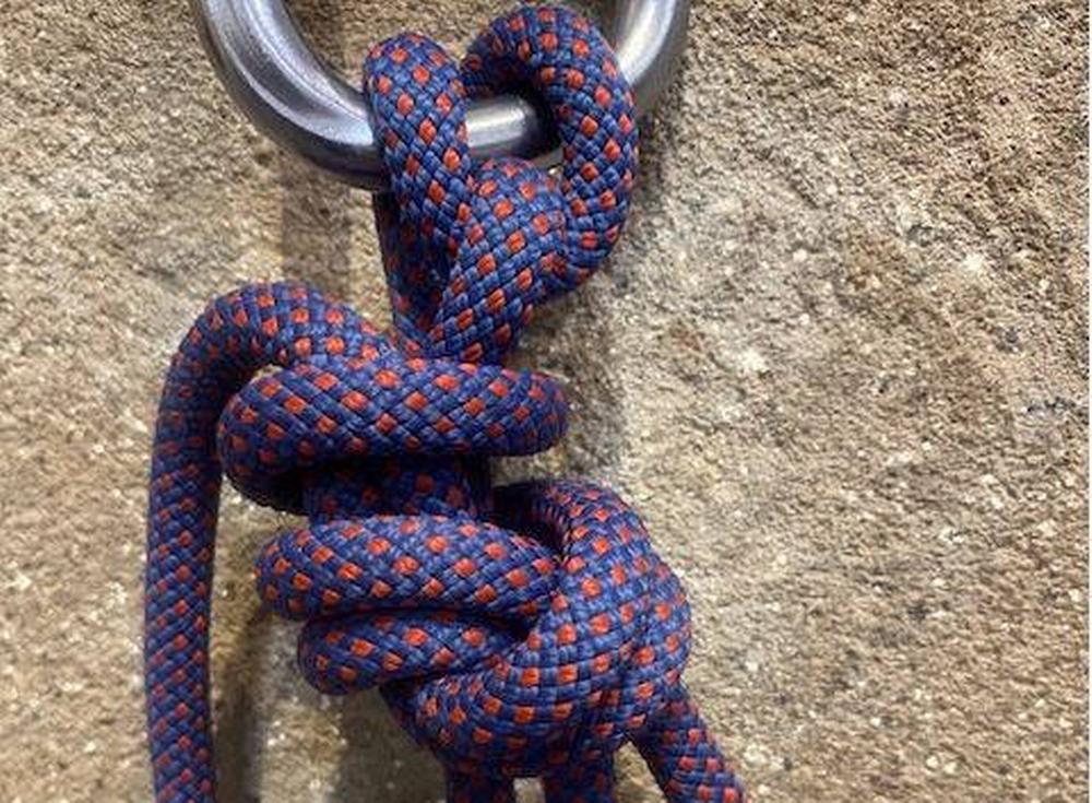 Munter Mule Overhand knot
