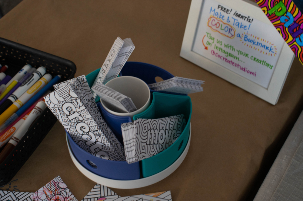 bookmarks in container to color