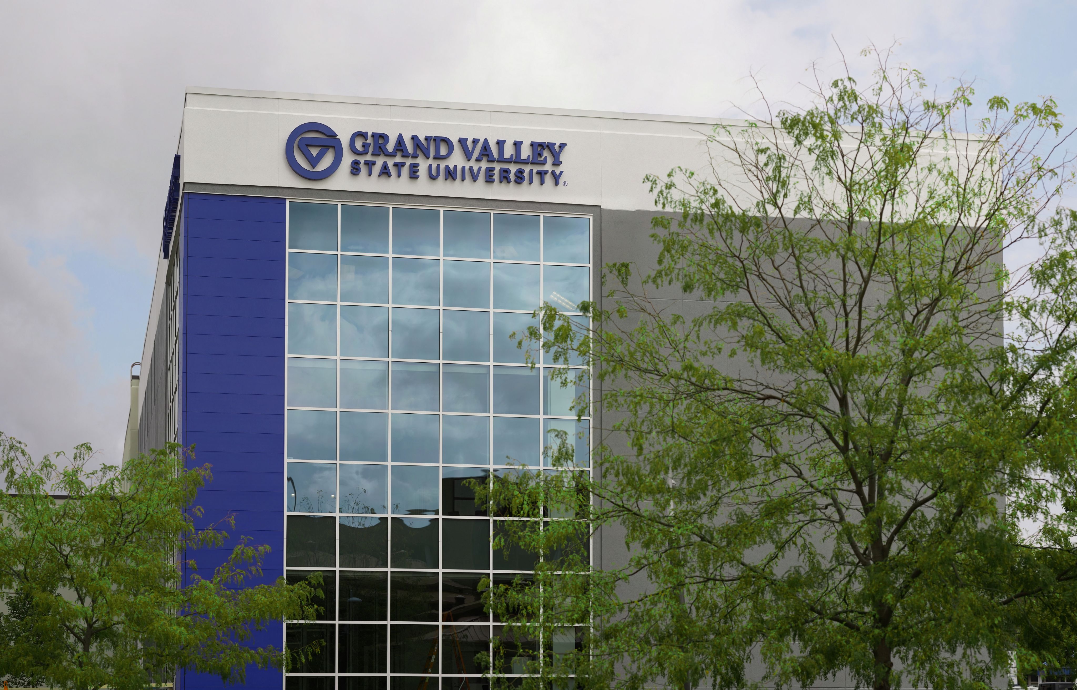 The Battle Creek Innovation Hub with leafy tree on front, signage on building reads Grand Valley State University