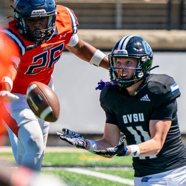 GVSU player Griffin Shinrock catches a pass against Lincoln University.