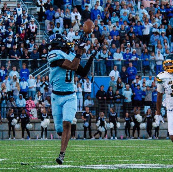 A Grand Valley football player catches a pass