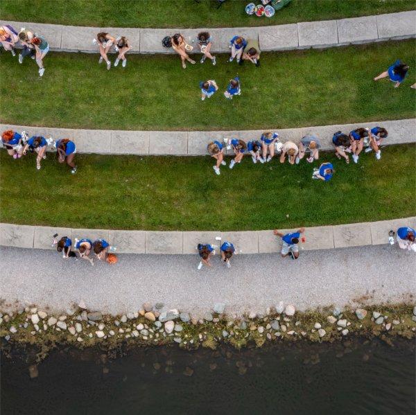 Students sit near Zumberge Pond as part of the Laker Kickoff on August 22.
