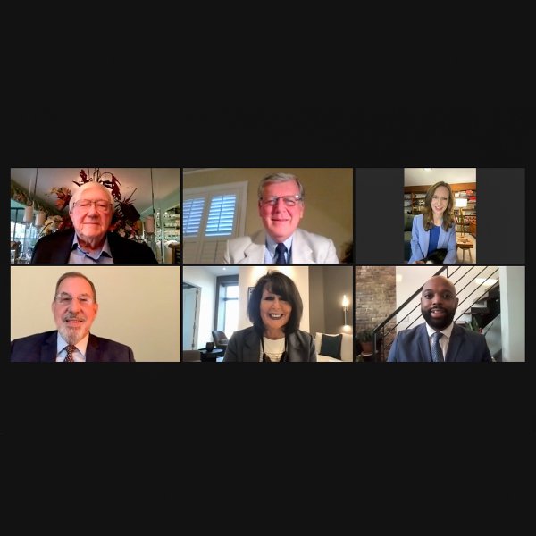 Photo of the participants in the Presidential Roundtable