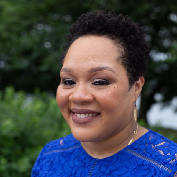 Yamiche Alcindor headshot taken outside