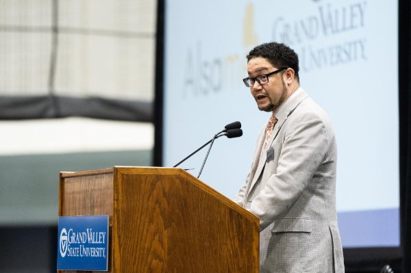Daniel C. Vélez, associate vice president for Admissions and Recruitment, welcomes participants to the Alsame Latino Youth Conference.