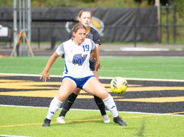 Sarah Fromm battles for position with an opponent during a 2024 game.