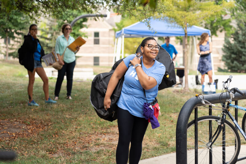 a volunteer helping move in students.