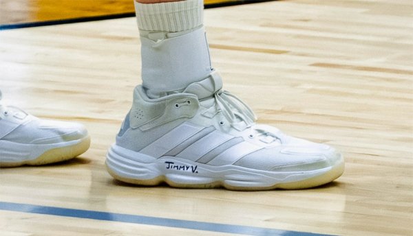 Close-up of a Gabby Orlet's shoes on the court, with &#8220;relentless&#8221; written on one shoe and &#8220;Jimmy V.&#8221; on the other.