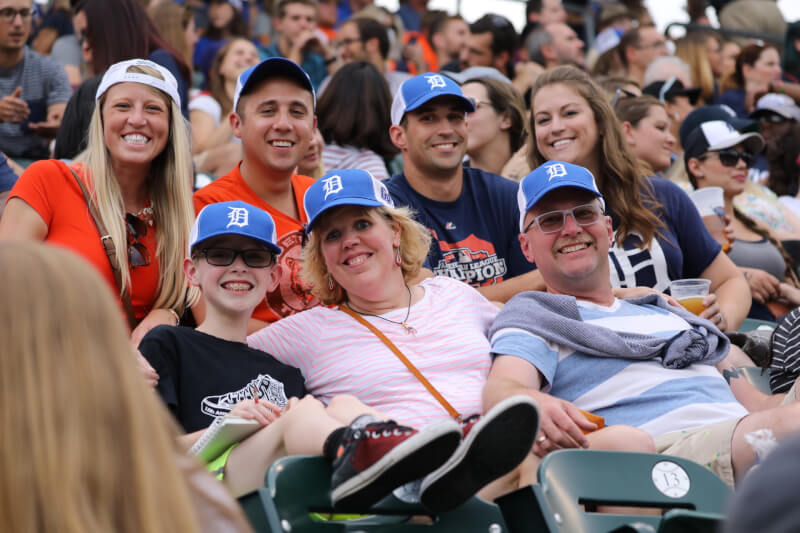  Large group of GVSU Alumni sitting and smiling