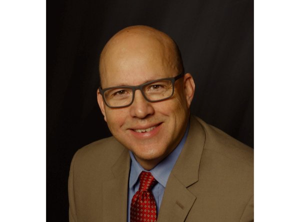 headshot of Robert Aguirre