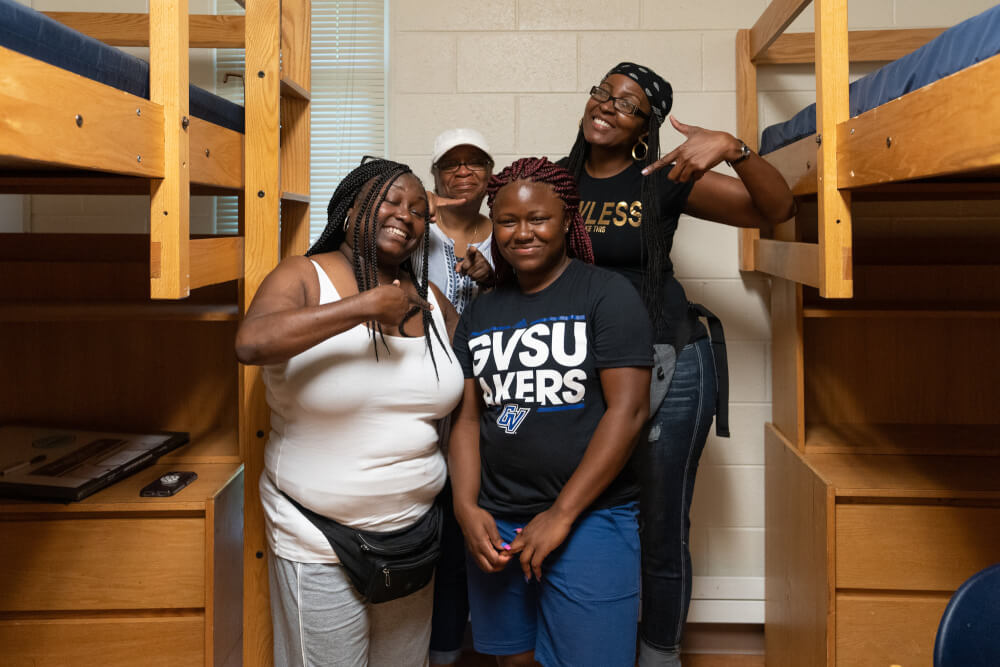 GVSU students in living center during move-in week.