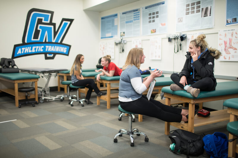 An athletic trainer works with a student at the Injury Care Clinic.