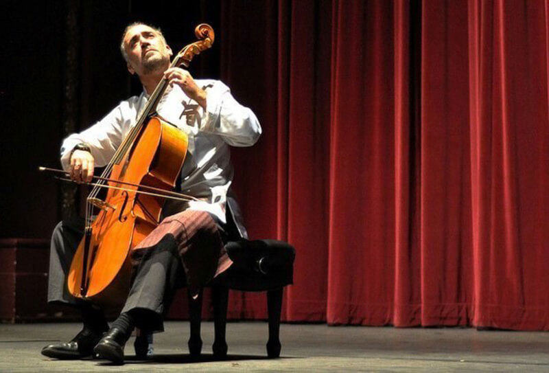 Photo of Pablo Mahave-Veglia playing the cello.