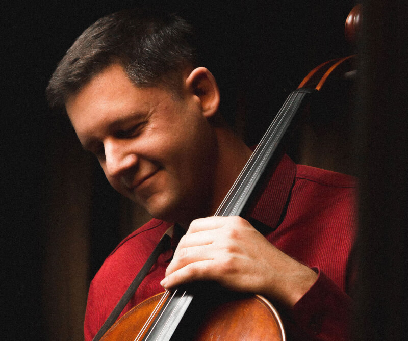 Photo of cellist Nick Photinos