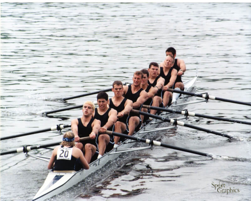  GVSU Crew team rowing