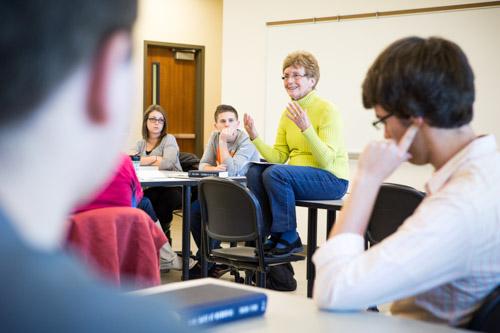 Photo by Amanda Pitts<br>Professor Jane Toot and students in her honors bioethics course discuss the Community Reading Project book 'Five Days at Memorial.'