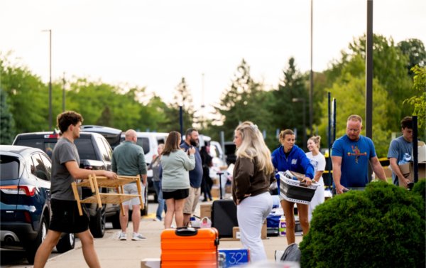 Students and families gather boxes and items before heading into a living center during Move-In Day on August 26. 