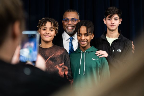 Eddie Glaude Jr. poses with young middle school students after his presentation