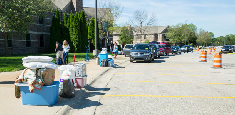 Volunteers help new students move on campus.