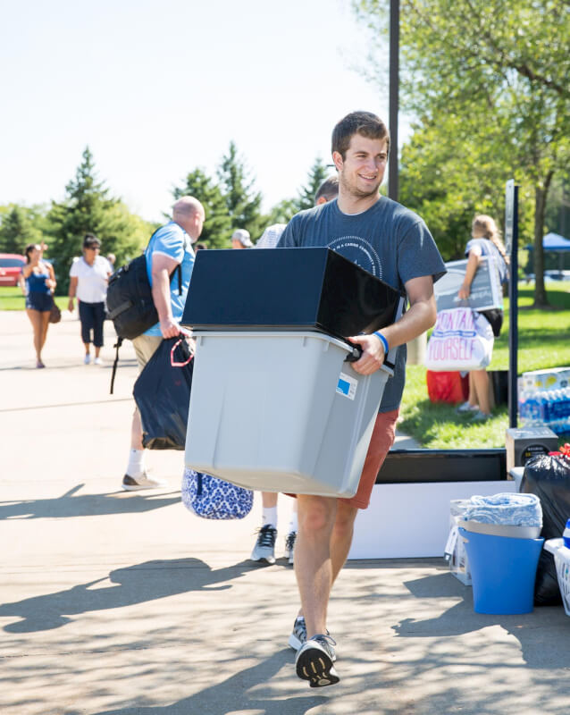 Volunteers help new students move on campus.
