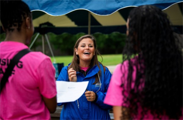 Colleen Bailey, director of Residence Life, talks with two student during last move-in day.