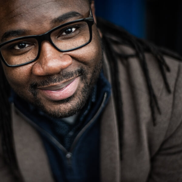 headshot: Relando Thompkins-Jones