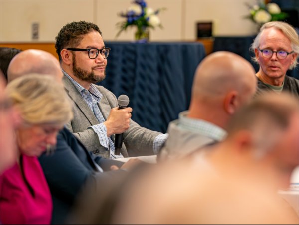 Danny V&#233;lez, associate vice president for Admissions & Recruitment, asks a question during the President's Forum.