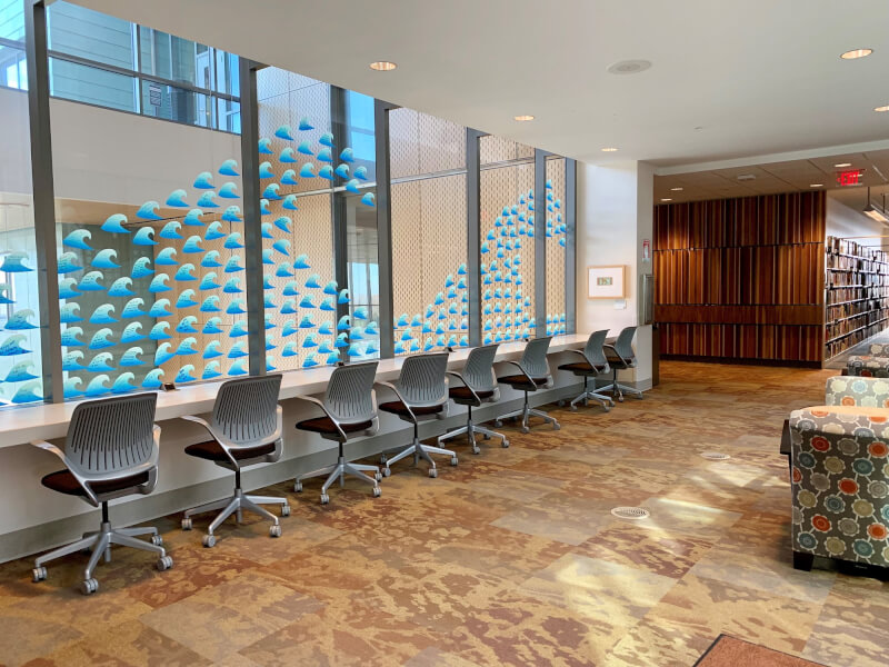 About 1,000 "waves of wishes" are displayed on the library windows, wishing students good luck during finals week.