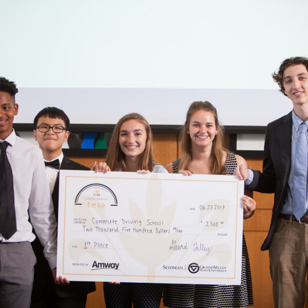 ( L-R) Aaron Ross, Dat Ta, Alayna Vazquez, Izzy Krupp, Paul Gross