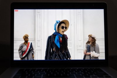 Actors in a virtual performance