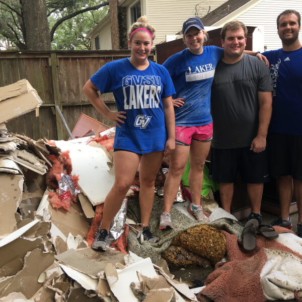 A photo of the alumni gathered at the house. 