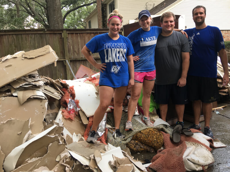 A photo of the alumni gathered at the house. 