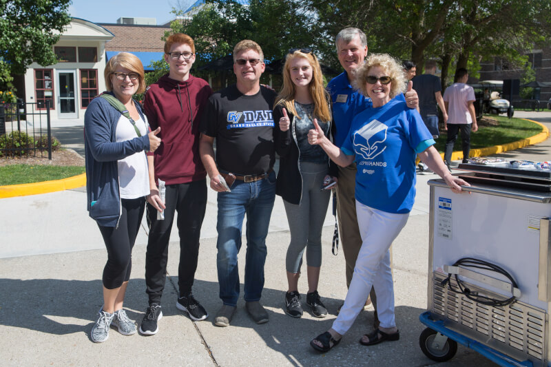  President Thomas J. Haas and Marcia Haas greet new students.