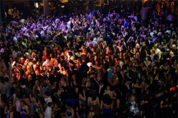The crowd of students danced the night away at Presidents' Ball. 