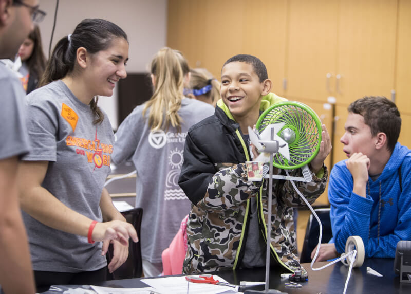Student constructing wind turbines during a breakout session. Photo by Steven Herppich. 