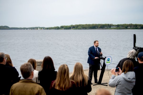 Muskegon mayor speaks with crowd during news conference