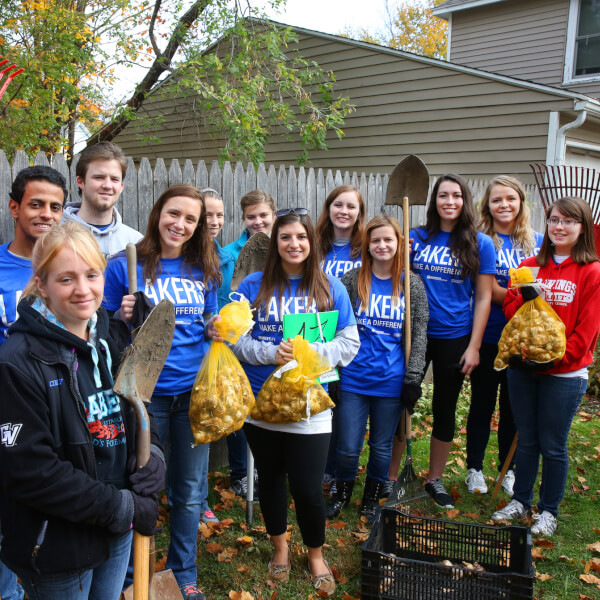 A photo of students volunteering.