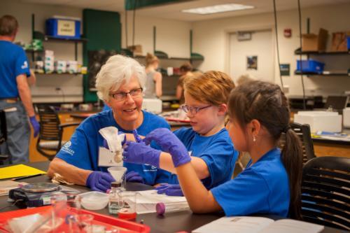 Campers extracting DNA from fruit during the "Why is an apple red and an orange orange?" lab session. Photo by Bridget Kathleen Flohe.