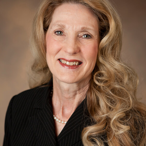 headshot: Cynthia McCurren