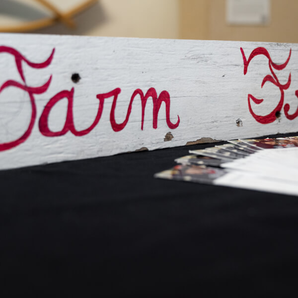 Photo of a sign that says farm fresh.