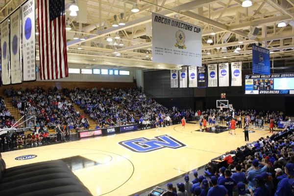 Wide shot of basketball court at Grand Valley's Fieldhouse Arena.