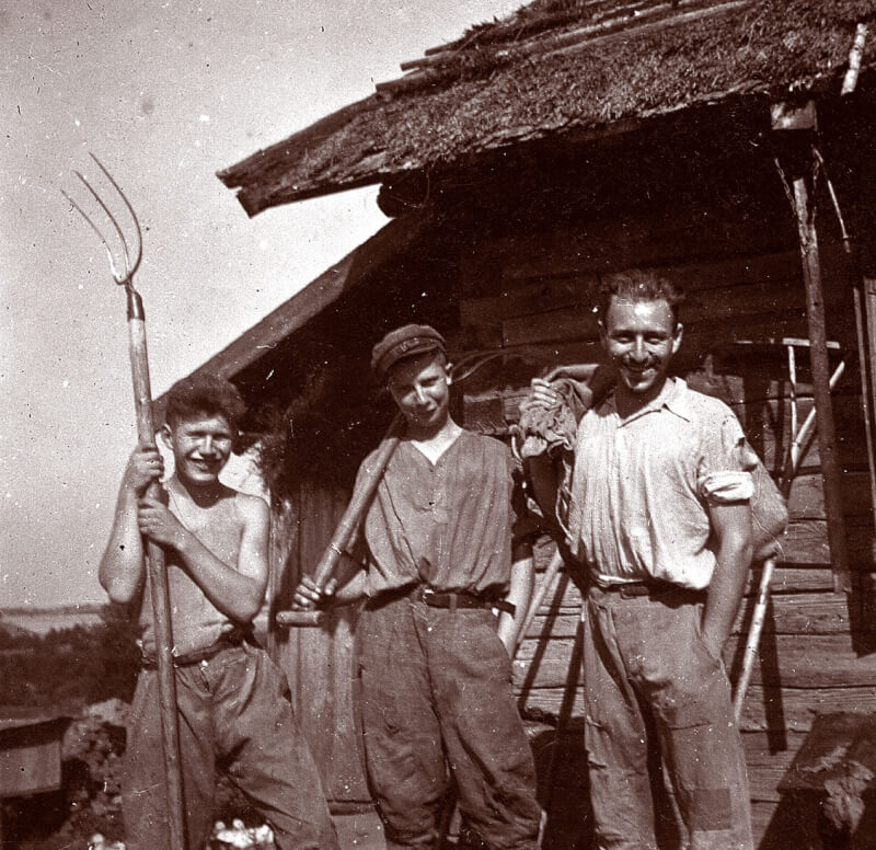 Joseph Stevens (right) with two Underground recruits in a photo taken by a German soldier.
