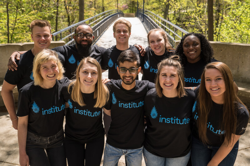A photo of Marisa Kahnt and her cluster family. 
