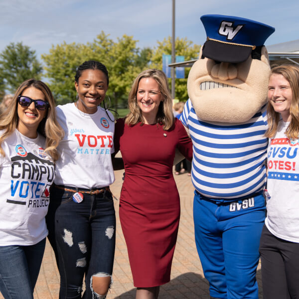 Michigan Secretary of State Jocelyn Benson poses with students on Grand Valley's Allendale Campus.
