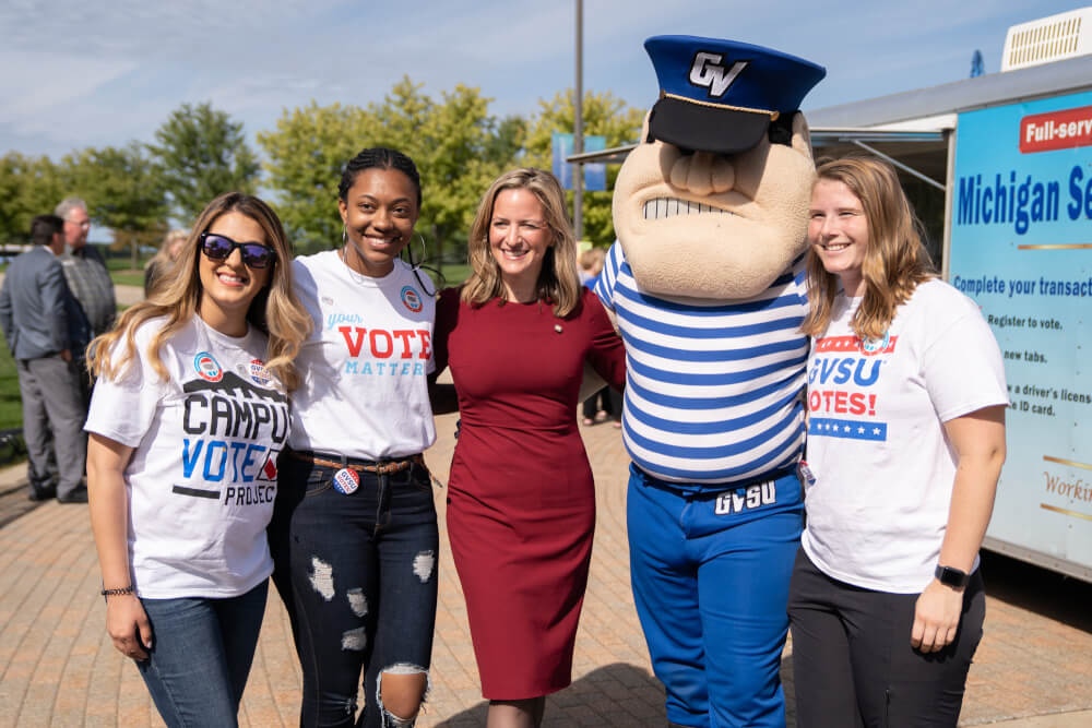 Michigan Secretary of State Jocelyn Benson poses with students on Grand Valley's Allendale Campus.
