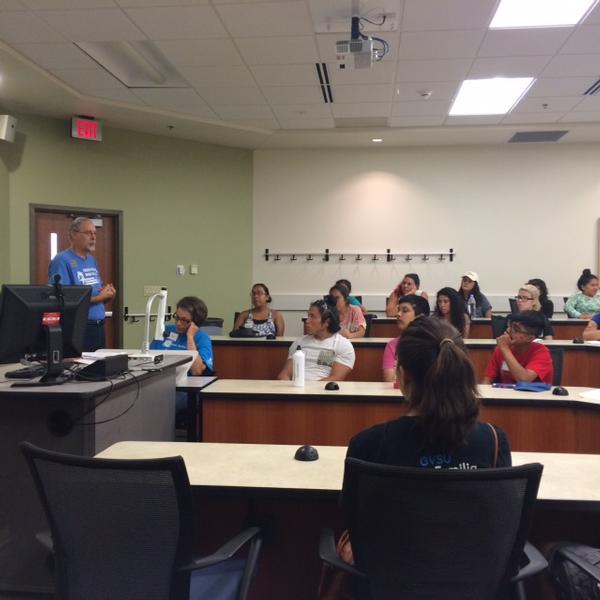  Jeff Chamberlain, director of the Frederik Meijer Honors College, talks to the group.
